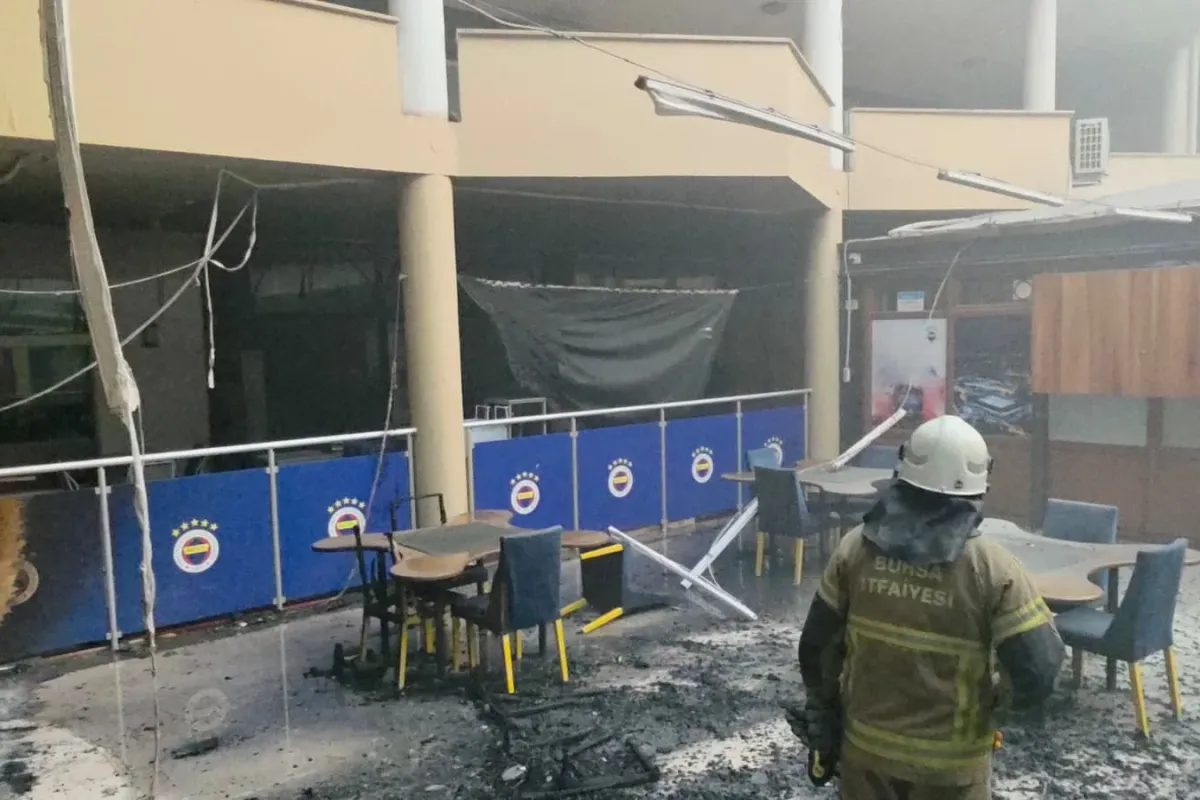 İnegöl Fenerbahçeliler Derneği'nde yangın!