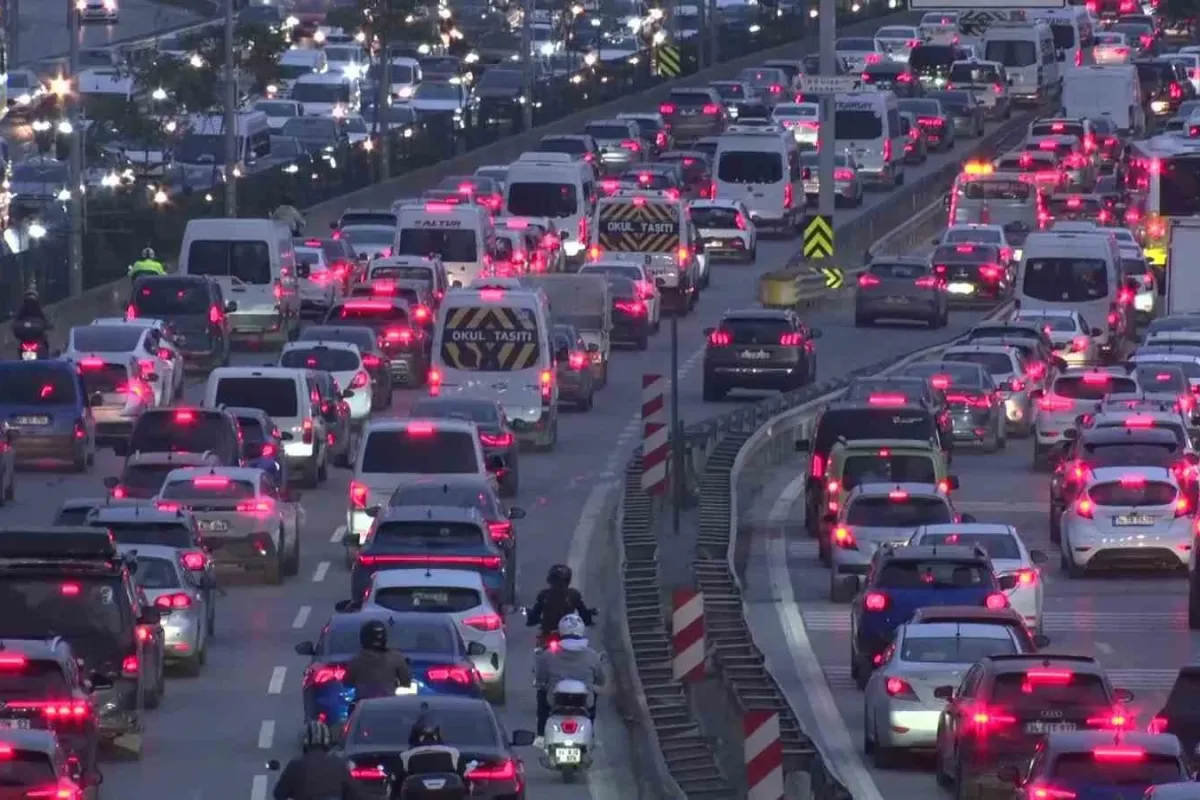 İstanbul’da 18 Mayıs trafik yoğunluğu: Hangi yollarda araçlar yavaşladı?