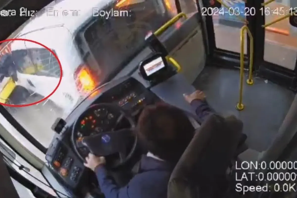 İki aracın arasında sıkışan öğrencinin hayatı altüst oldu