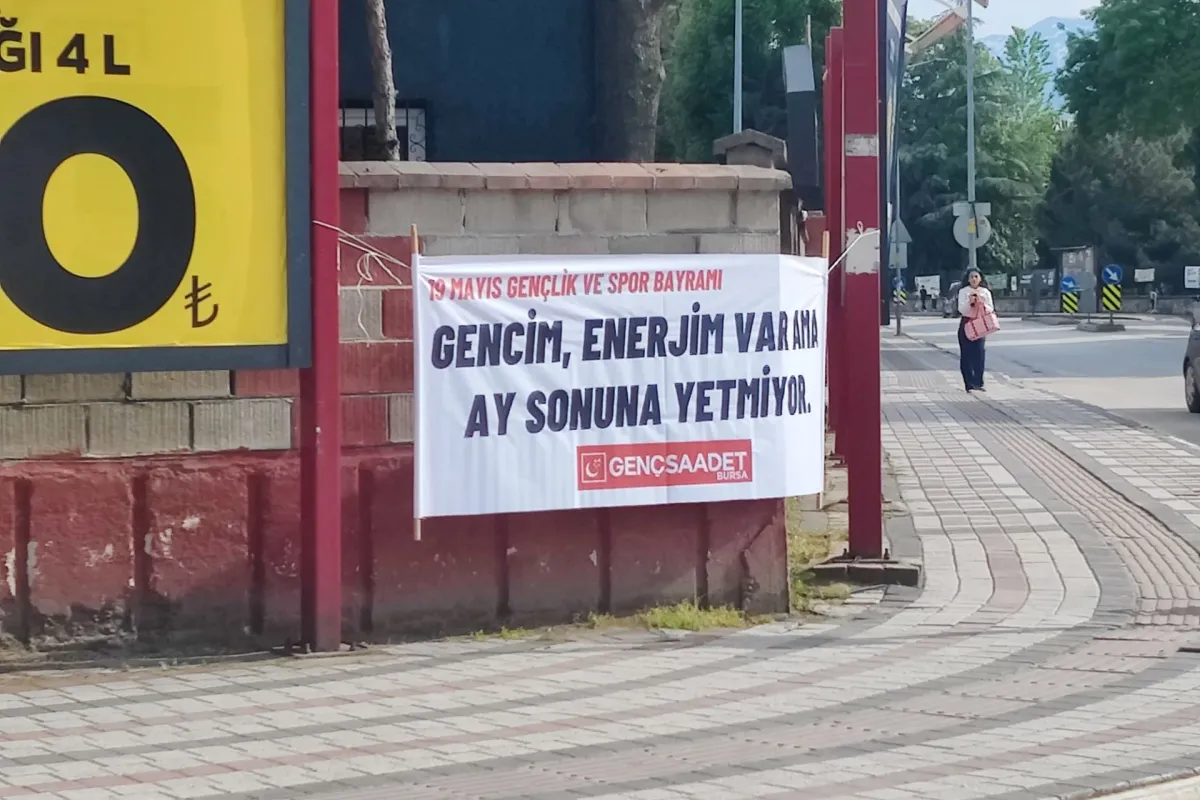 İnegöl’de Saadet Partisi’nden Dikkat Çeken 19 Mayıs Pankartı