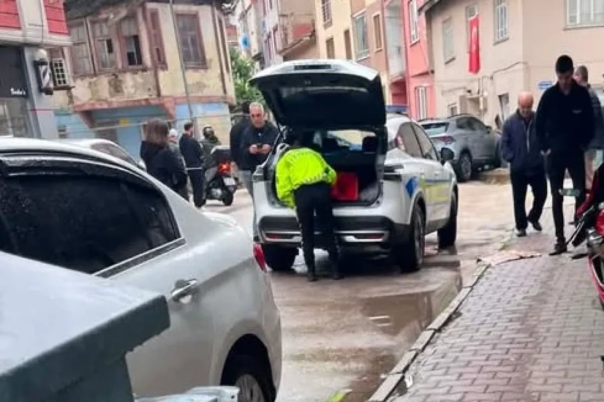 İnegöl’de Kontrolden Çıkan Araç Eve Çarptı