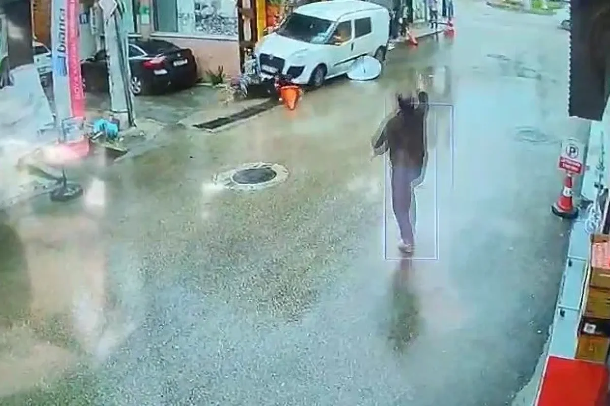 Kadın sürücü dehşet saçtı! Kamyonetle yayaların arasına daldı
