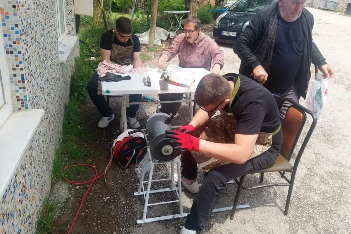 İnegöllü öğrencilerden bayram öncesi anlamlı hizmet