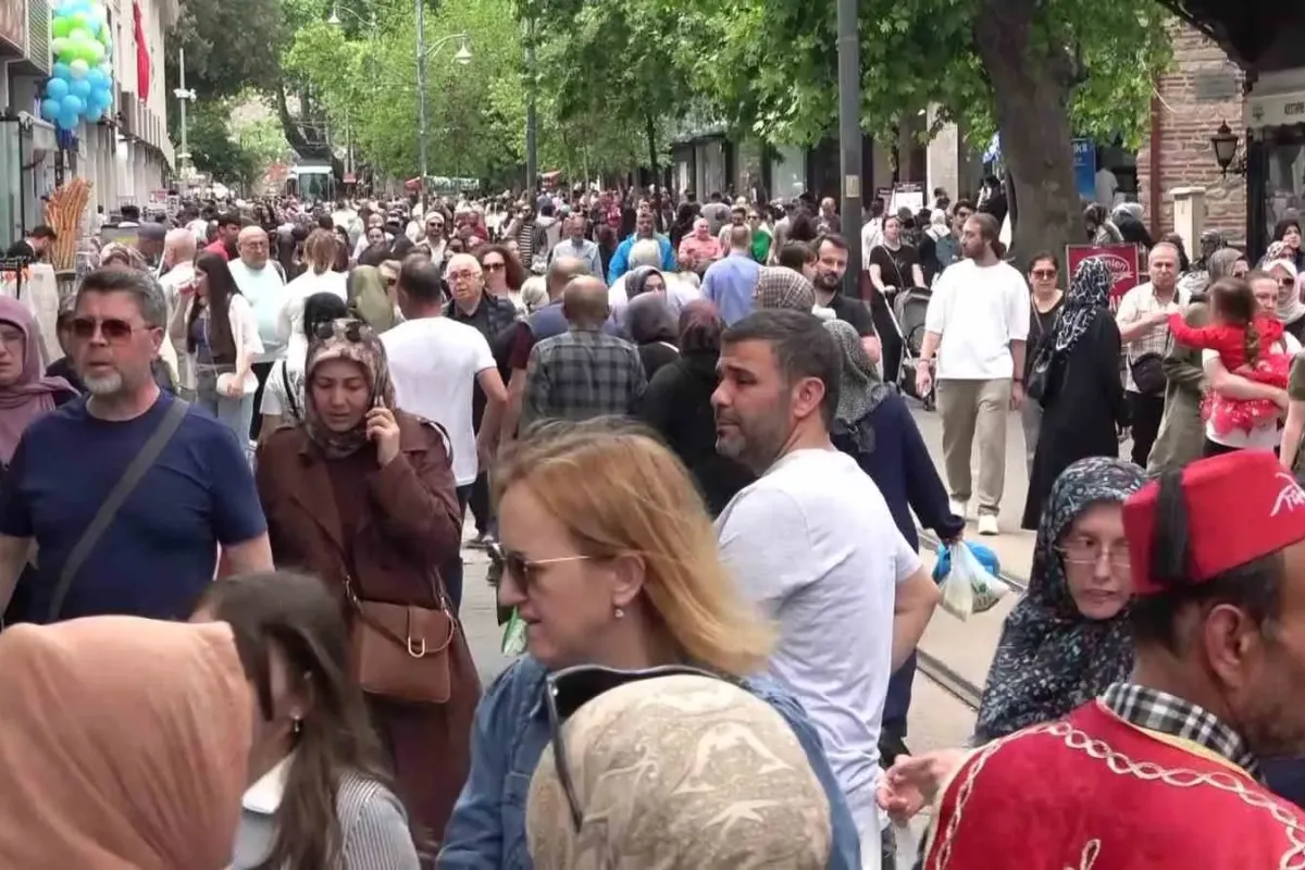 Bursa’da bayram yoğunluğu başladı: Kasapta da şekercide de hareketlilik yaşanıyor