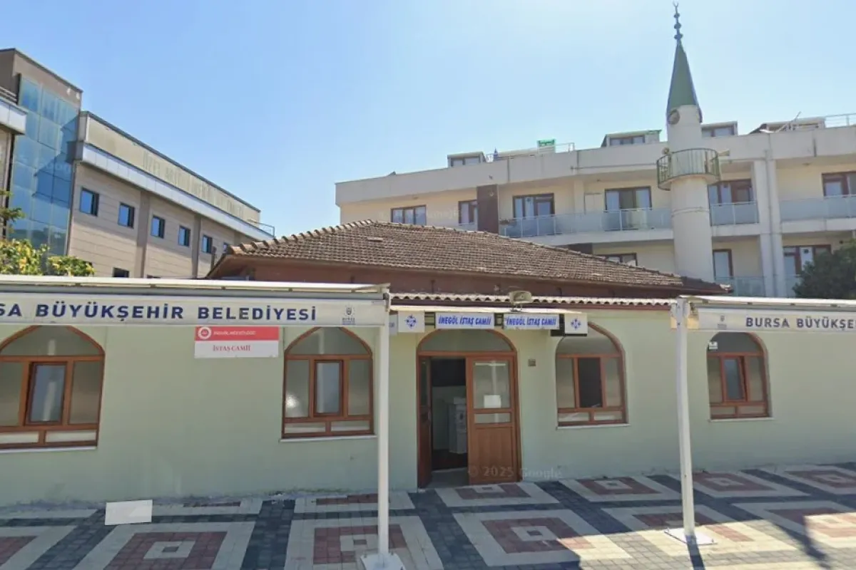 İnegöl’de Cuma Namazında İmam Krizi! Cemaat Başka Camilere Gitti