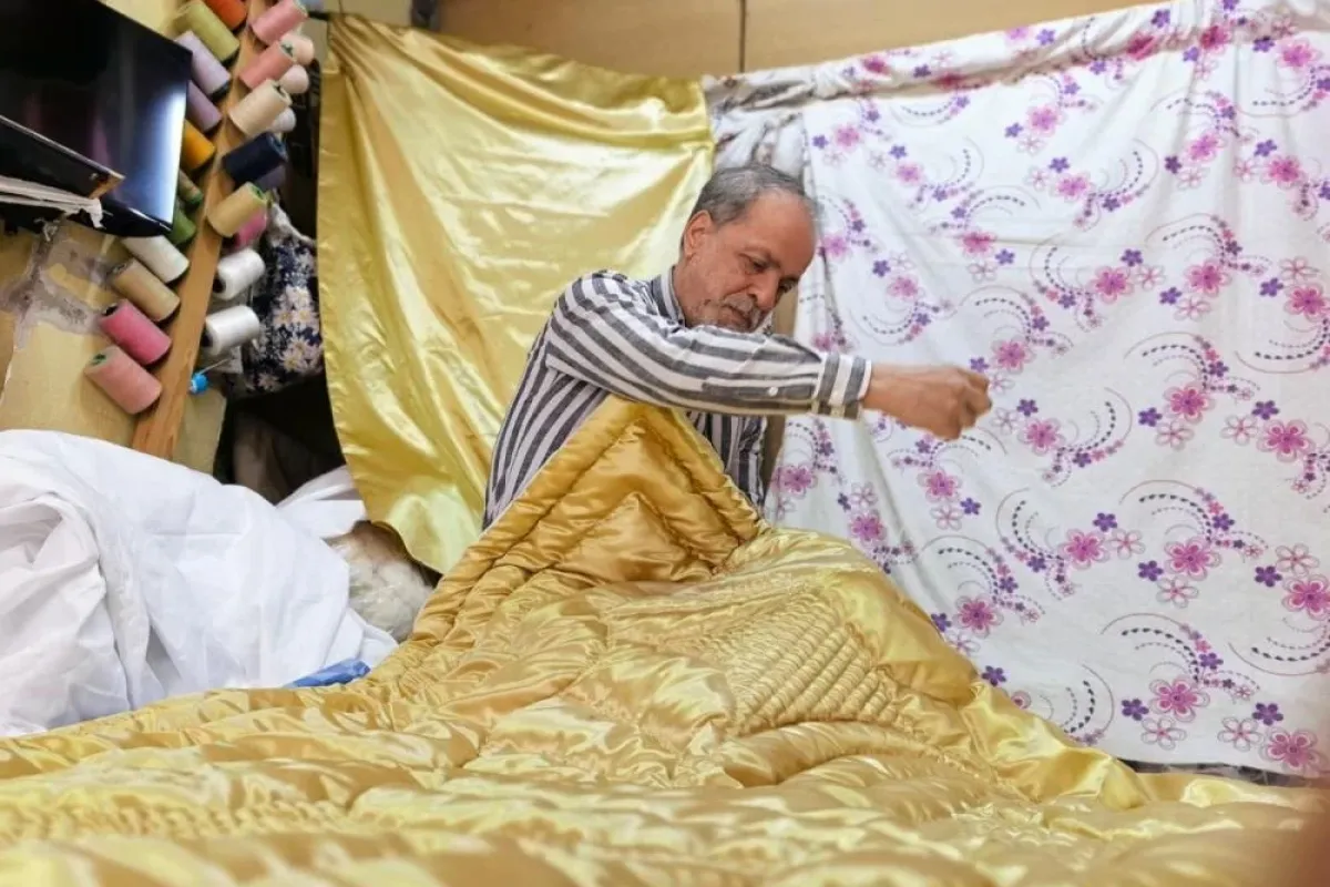 İnegöl’ün son yorgancısı Kraliçe 2. Elizabeth’e yorgan dikti