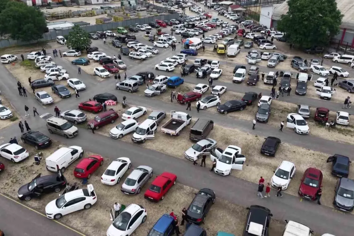 Bayram öncesi Bursa oto pazarında yoğunluk
