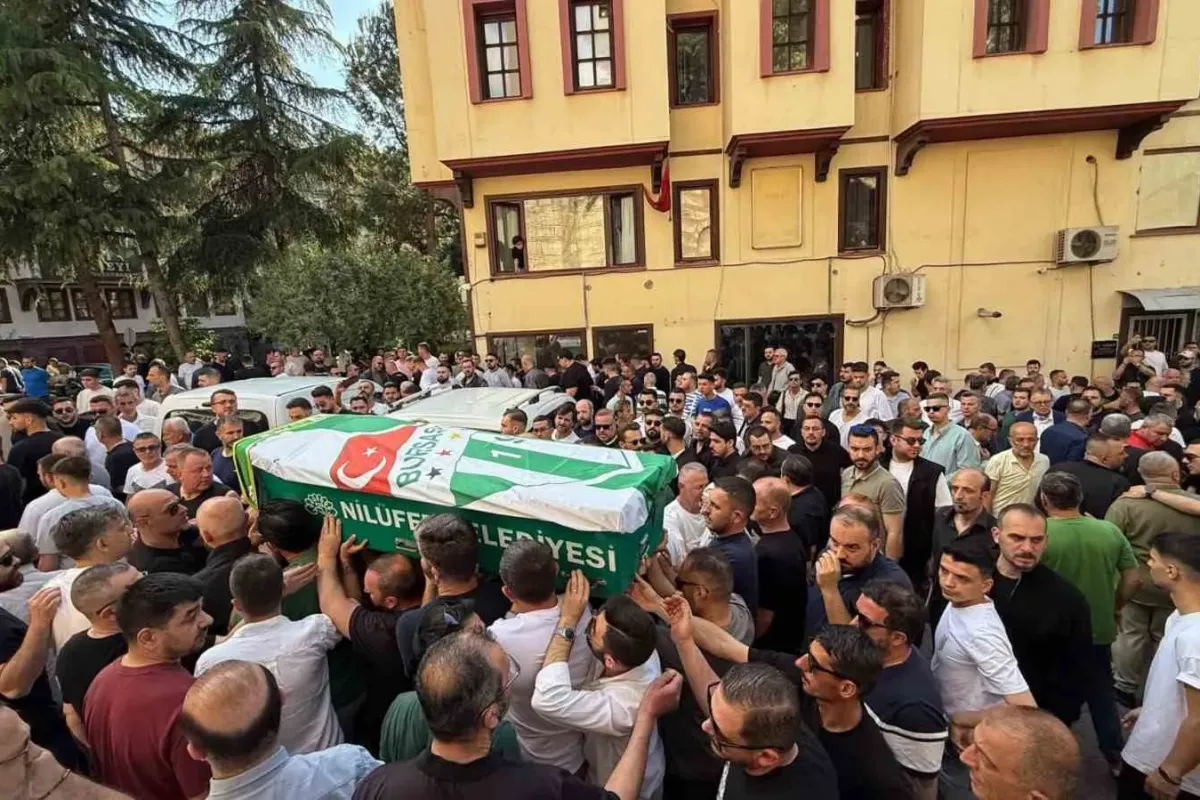 Bursaspor taraftarı Ertuğ Toker son yolculuğuna uğurladı