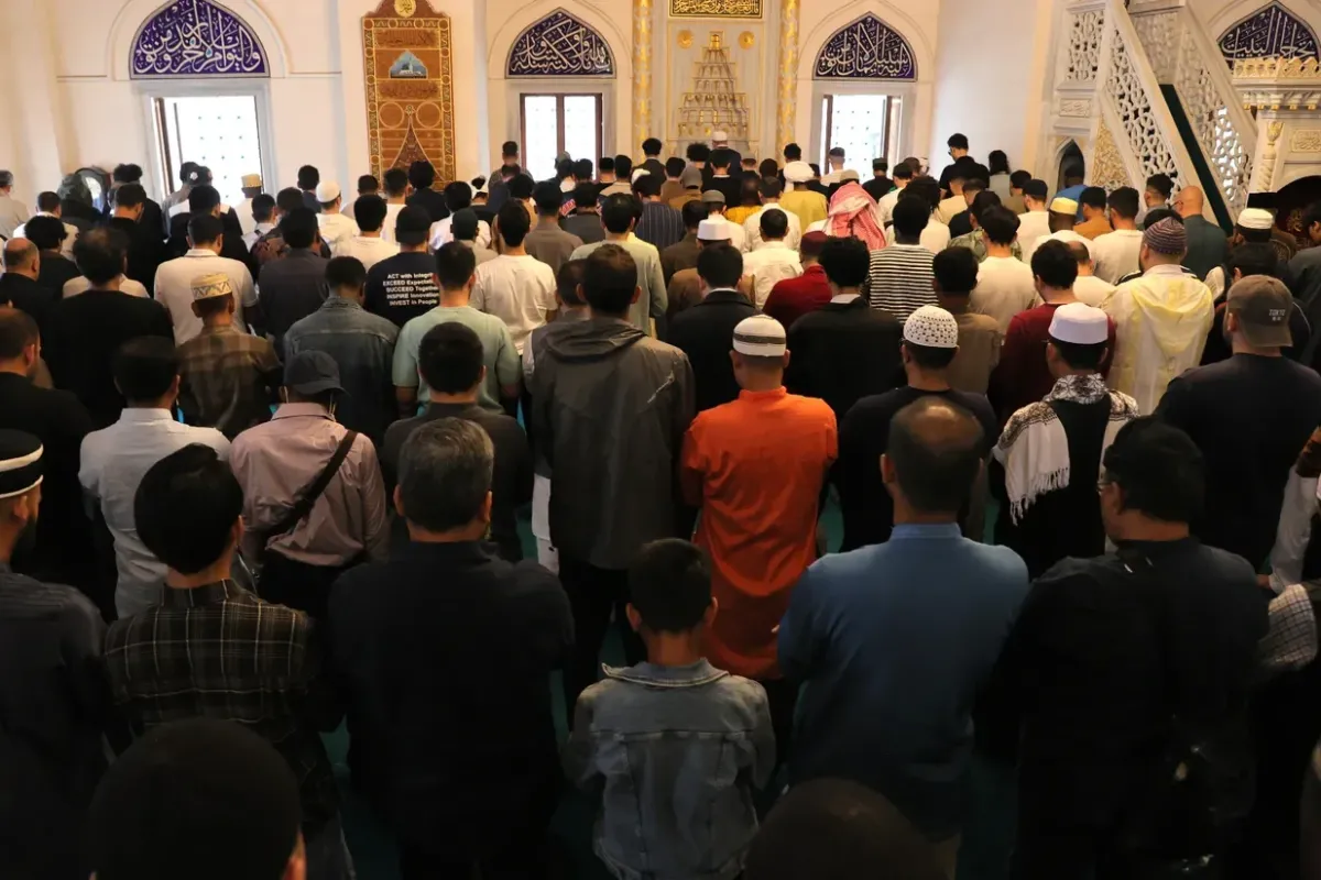 Bu camide bayram namazı 3 kez kılındı!