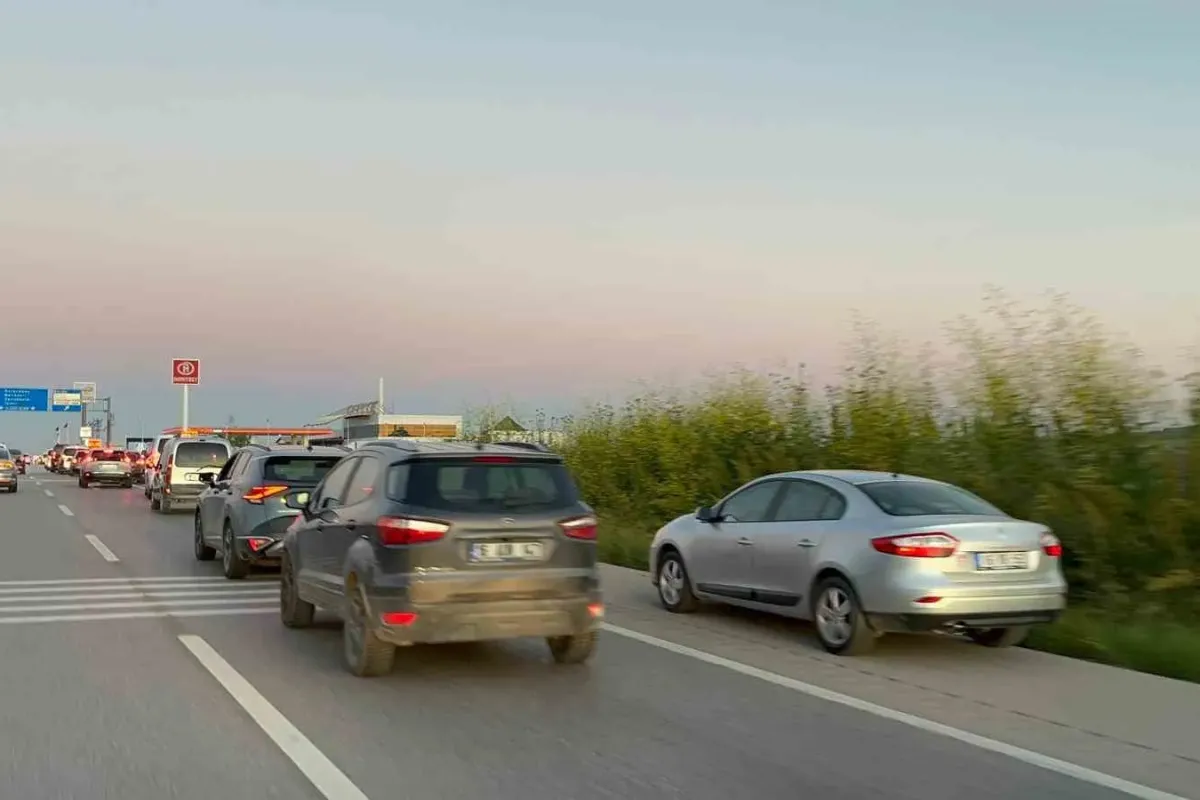Bursa’da kurban kesim alanlarında kilometrelerce araç kuyruğu oluştu