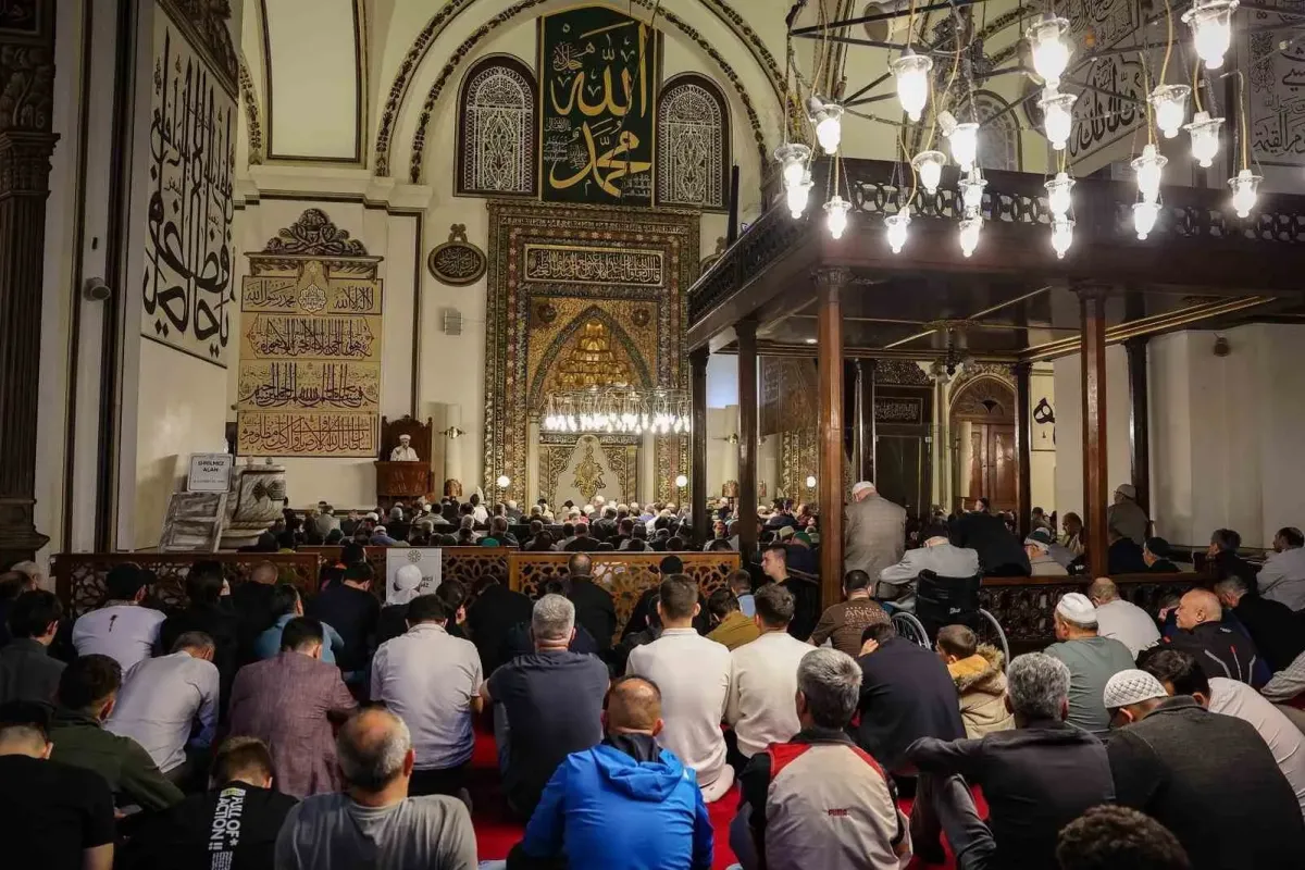 Başkan Vekili Şahin Biba, bayram sabahı öğrencilerle buluştu