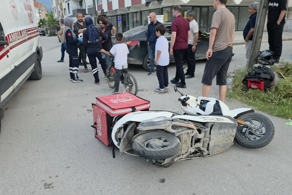 Kemalpaşa Mahallesi'nde otomobil ile motosiklet çarpıştı