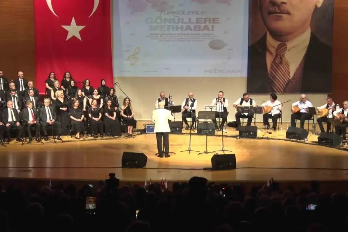Şifa veren eller, Türk halk müziği konseriyle mest etti