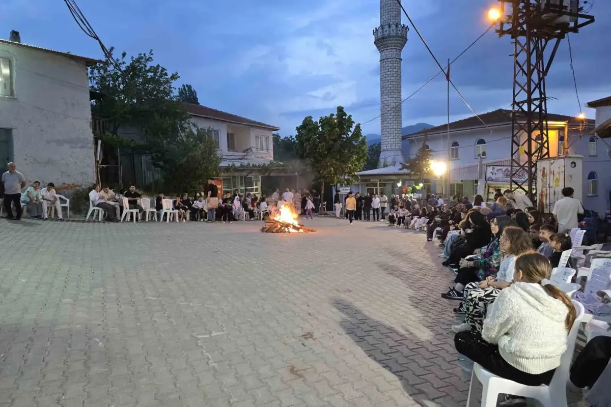 Yunan askerine geçit vermeyen dedelerini andılar