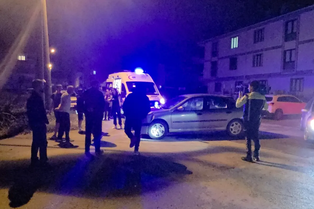 İnegöl Kemalpaşa Mahallesi'nde otomobil ile motosiklet çarpıştı