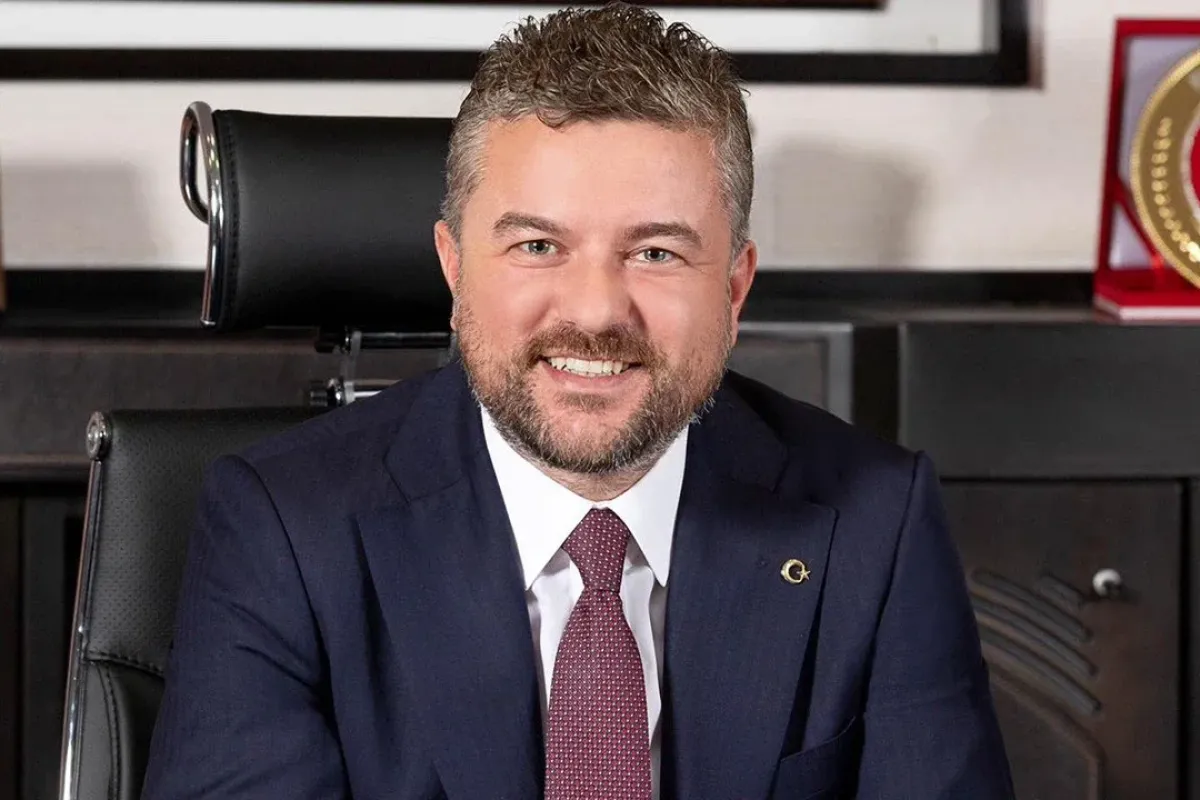 İzmir Buca Belediye Başkanı Görkem Duman gözaltına alındı