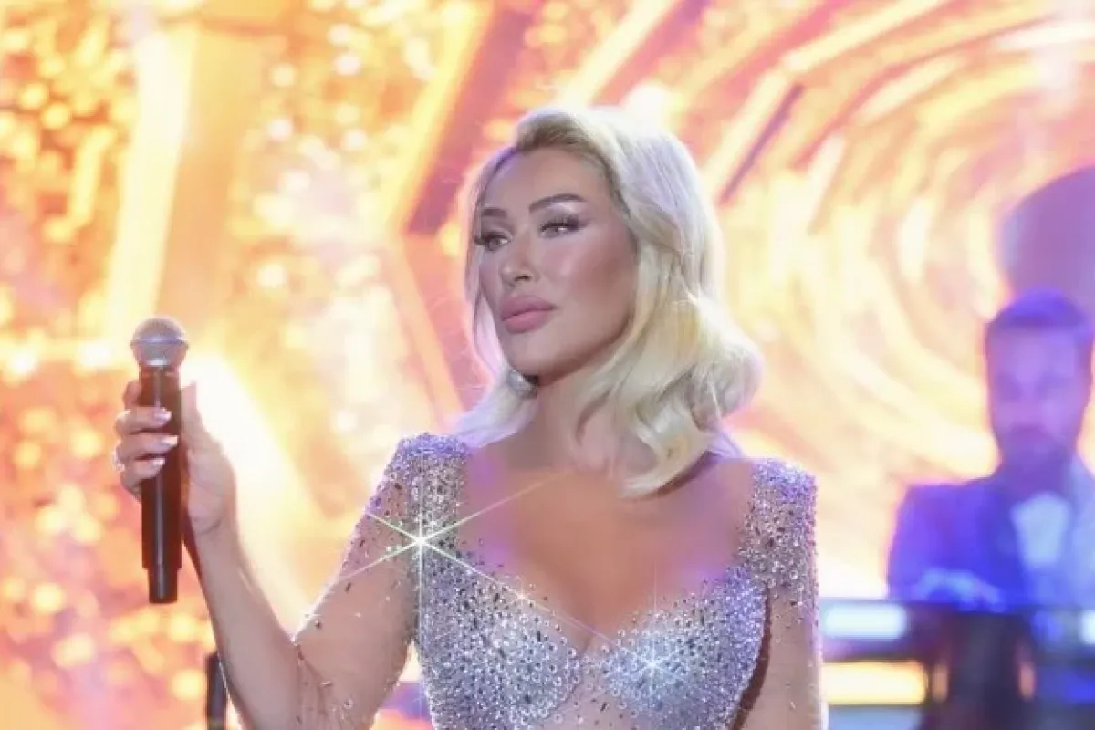 Mersin konserinde Sezen Aksu'nun Seda Sayan'a hediyesi gündem oldu
