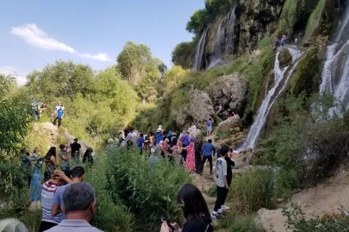Girlevik Şelalesi bayramda ziyaretçi akınına uğradı
