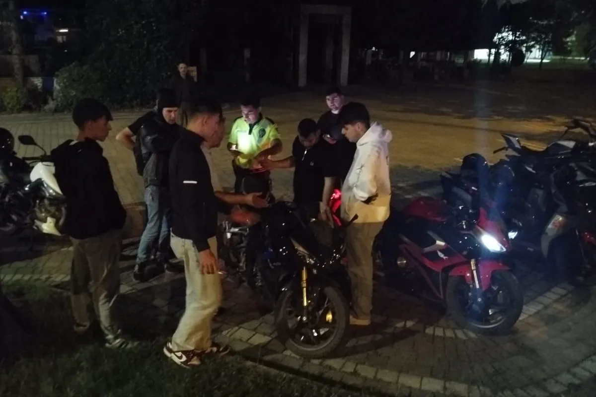 3 Motosiklet Birbirine Çarptı: 3 Yaralı
