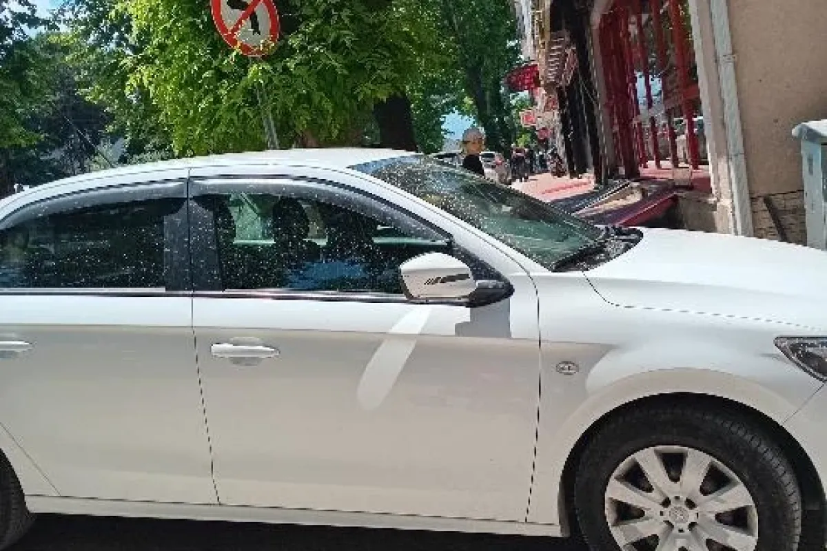 İnegöl’de sürücü ama trafik kurallarından bihaber! Yayaları çileden çıkardı