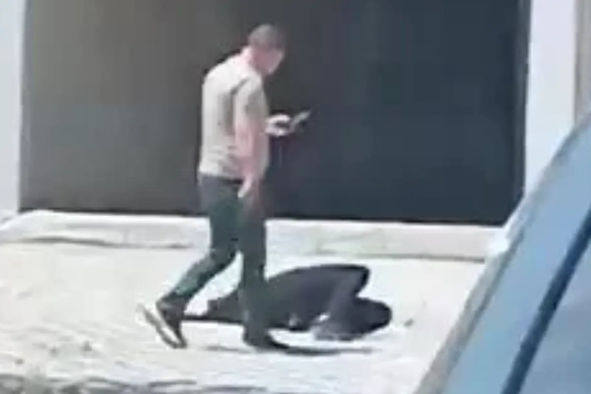 Emekli polis oğlunu öldürüp cesedin başında bekledi!