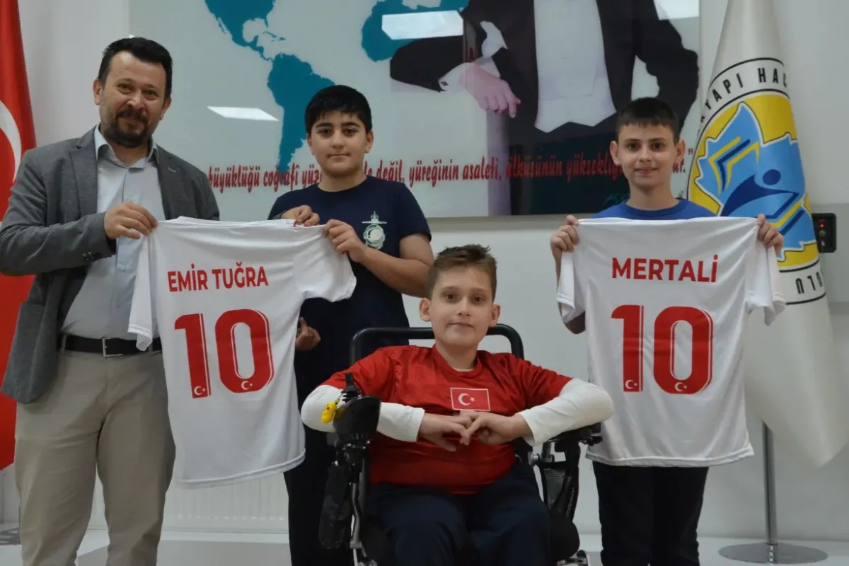 İnegöl'e öğretmeninin sırtında taşıdığı öğrencinin sözleri yüreklere dokundu