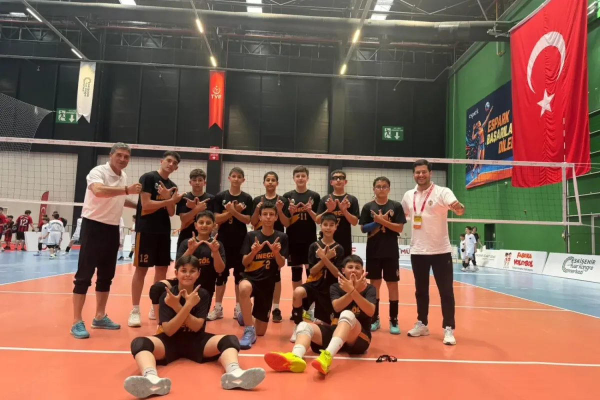 İnegöl Belediyespor midi erkek voleybol takımı son 16 turunda