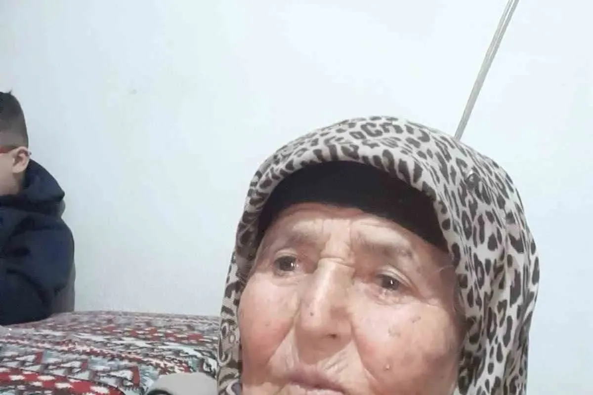 Tarlada uyuyan kadın iş makinesinin altında can verdi