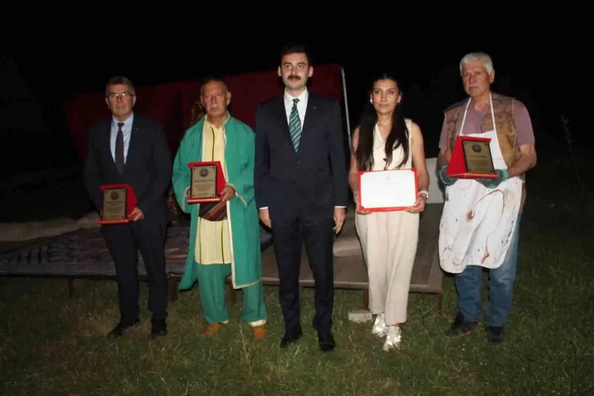 Lise öğrencilerinin düzenlediği ecdat şenliği büyük beğeni topladı