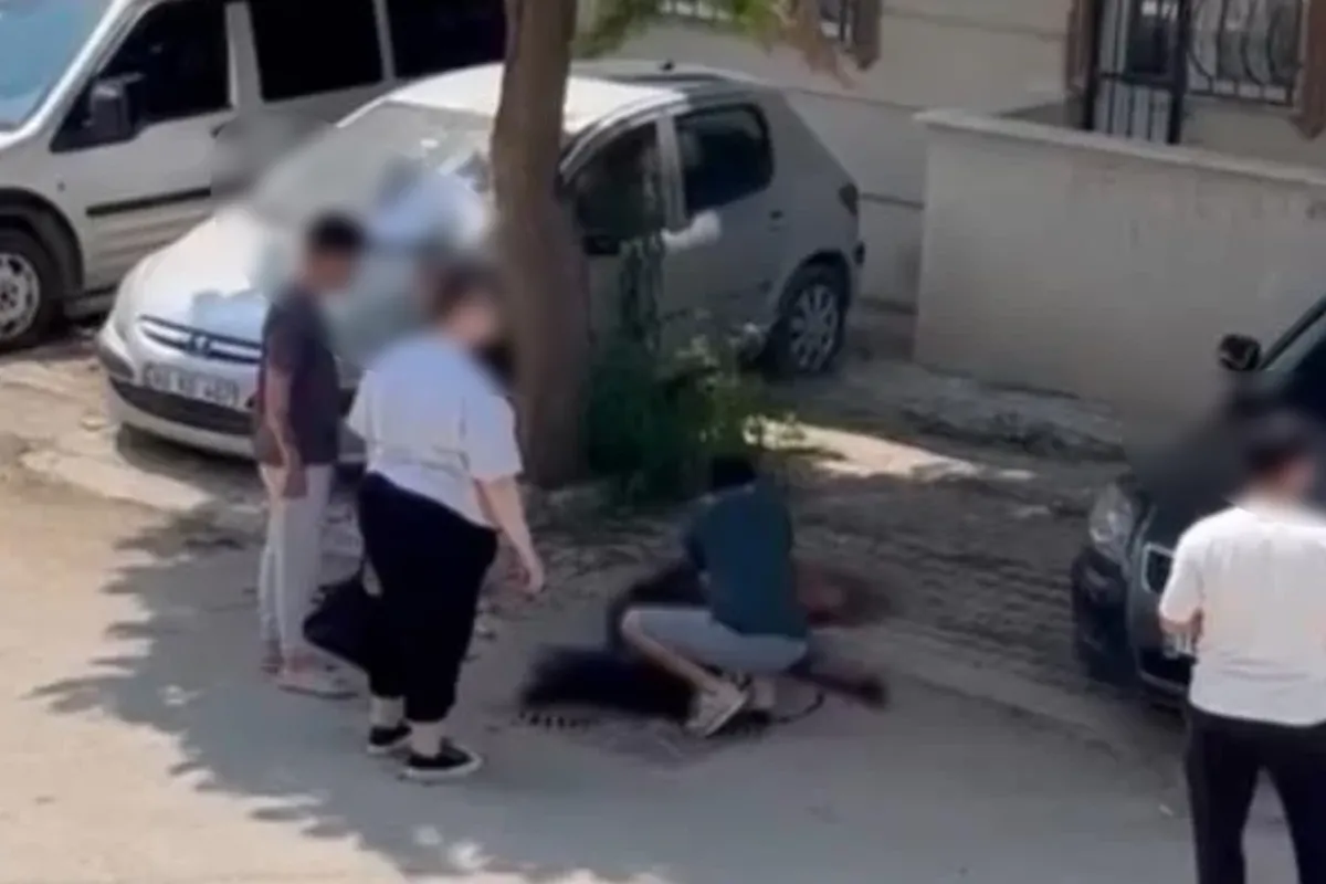 İki kardeş birbirlerini bıçakladı! Biri ölümle pençeleşiyor