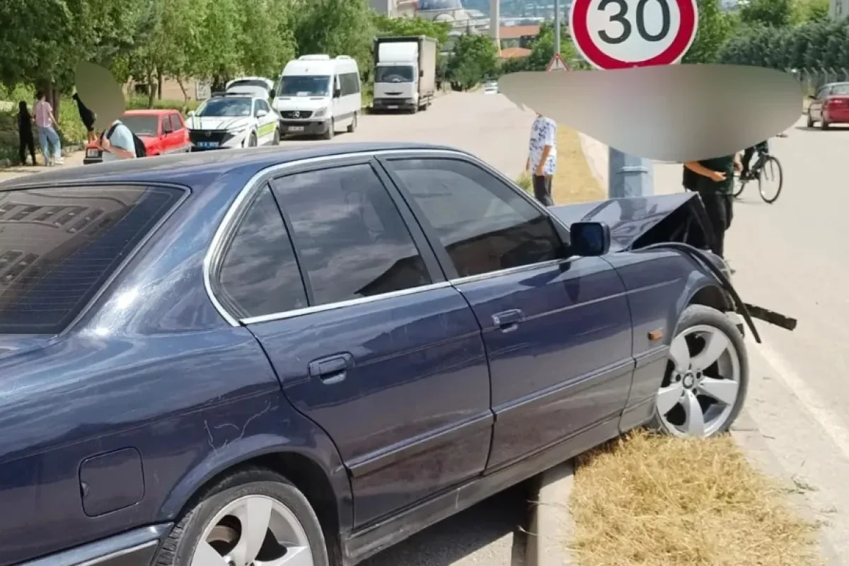 İnegöl'de direğe çarptı! Ceza yağan sürücü bakım kim çıktı