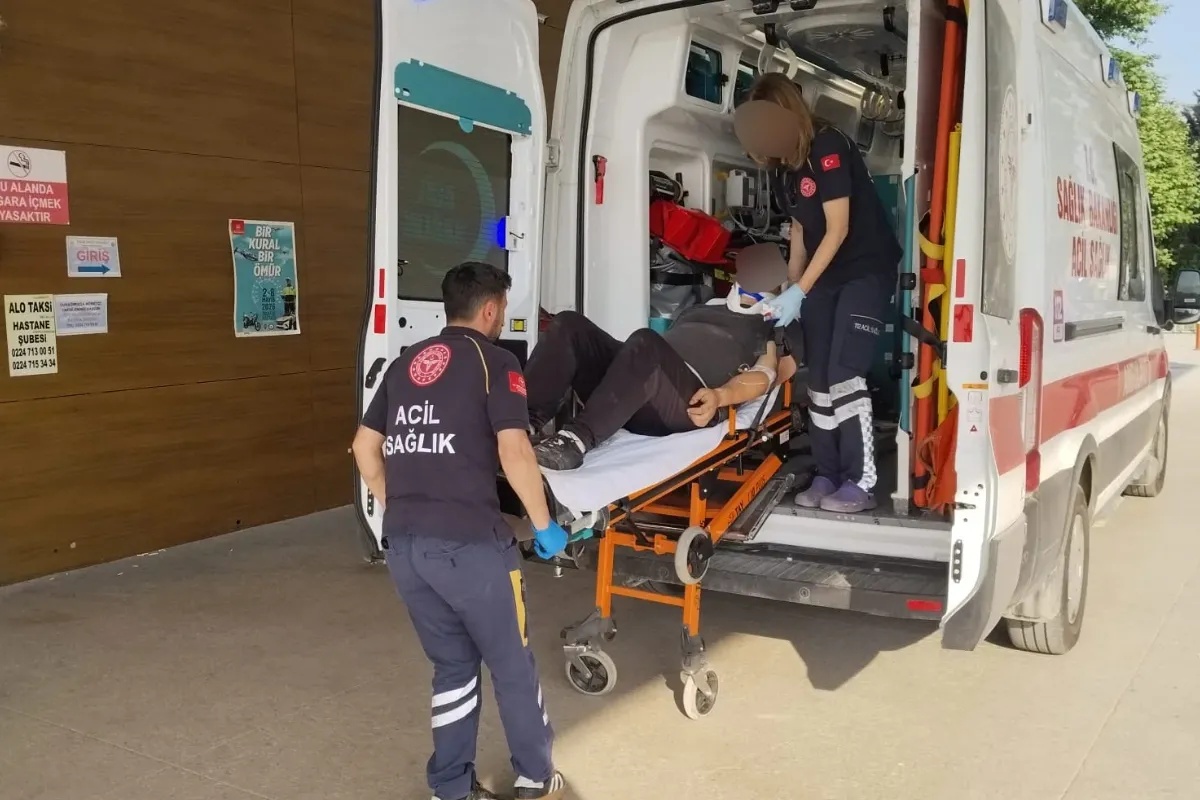 İnegöl'de feci kaza! İşçi apar topar hastaneye kaldırıldı