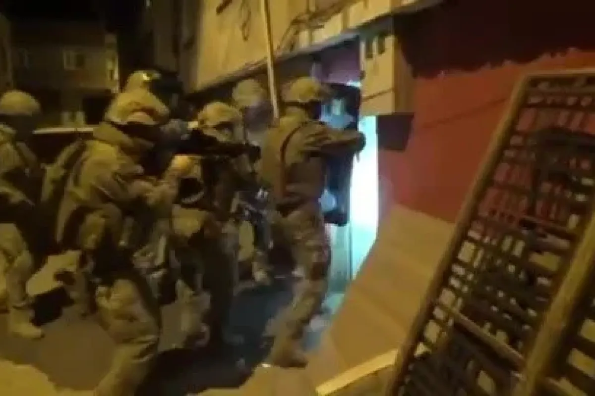 Kritik operasyonda koçbaşlarıyla kapılar kırıldı! 79 kişi tutuklandı