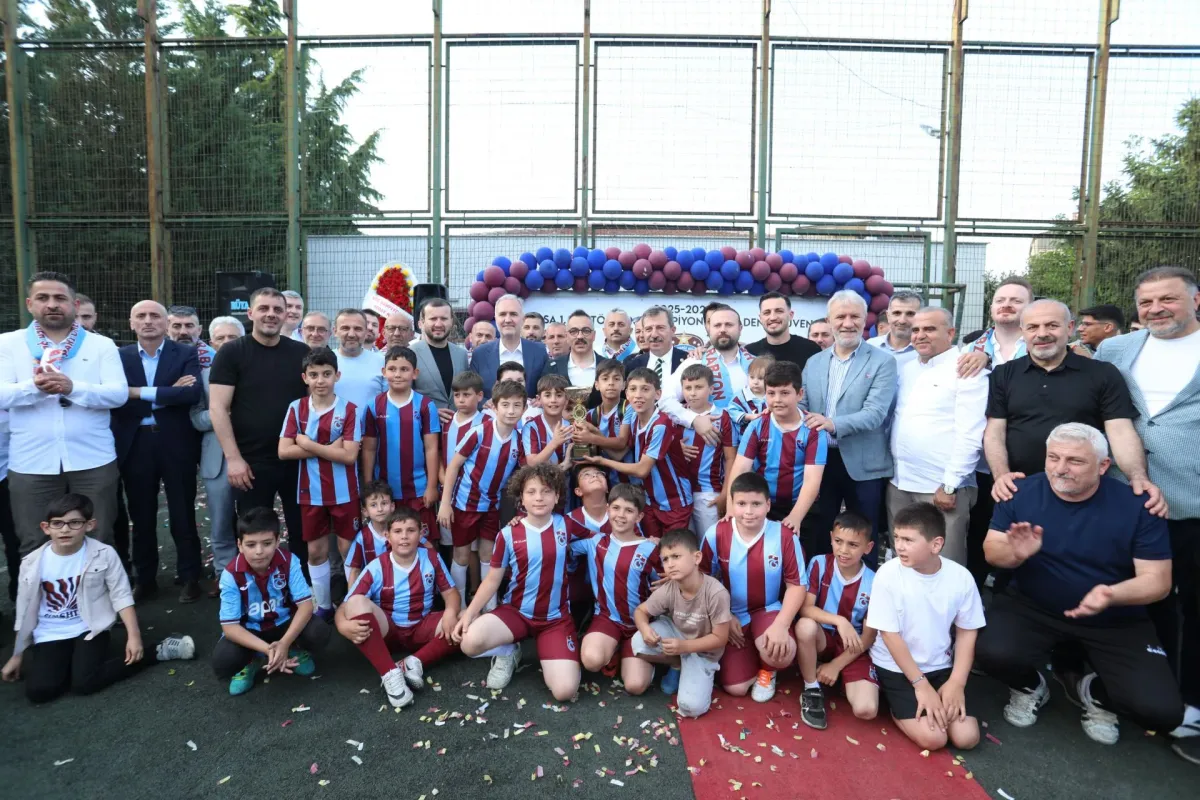 Şampiyon Karadeniz Güvenspor Kupasını Kaldırdı!
