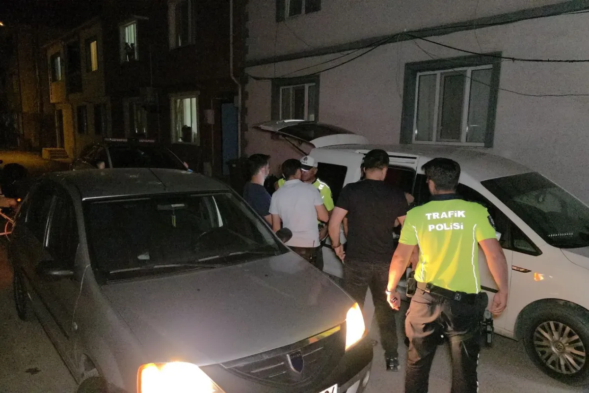 İnegöl'de hareketli gece mahalleli sokağa döküldü