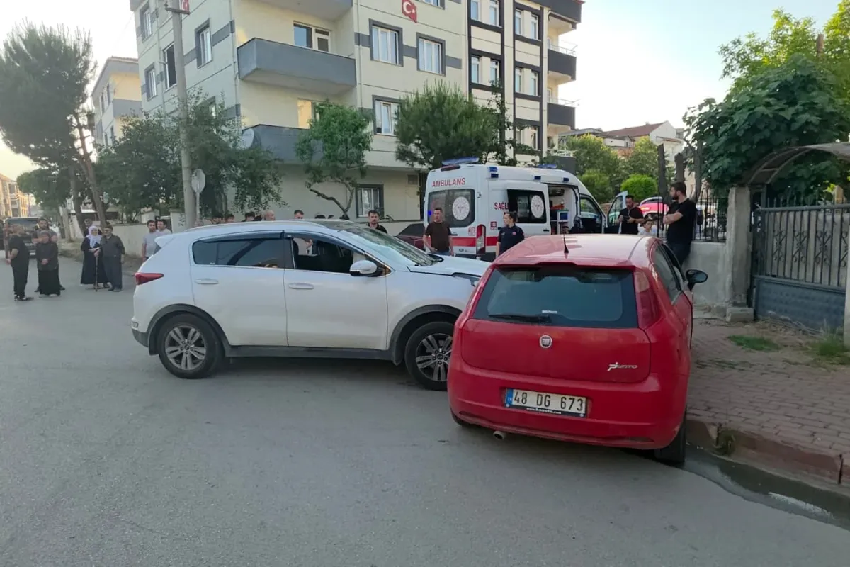 İnegöl'de iki otomobil çarpıştı: 2 kişi yaralandı