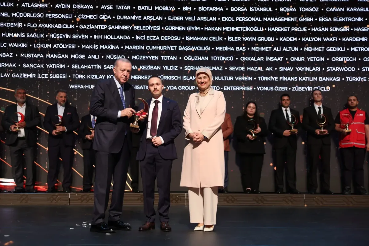İnegöllü İş İnsanı Ödülünü Cumhurbaşkanı Erdoğan’ın Elinden Aldı
