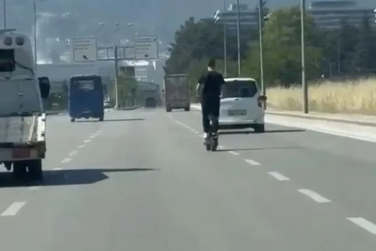 Scooter sürücüsü ölümle dans etti