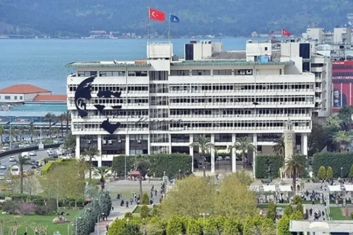 İzmir Büyükşehir Belediye Başkanı Cemil Tugay CHP üyeliğinden ayrıldı