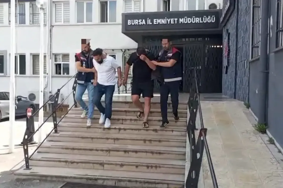 Bursa’da "Yeğenin zor durumda" yalanıyla altın vurgunu: Yaşlı kadını dolandıran 2 şüpheli tutuklandı