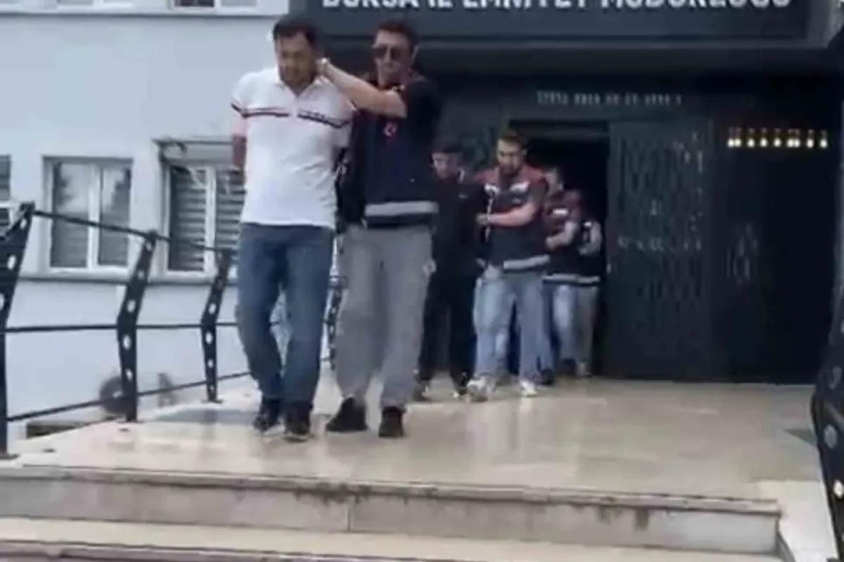 İş ve burs vaadiyle hesap avına çıkan şebekeye film gibi operasyon: Polis ’ikinci kişi’ rolüne girip çökertti