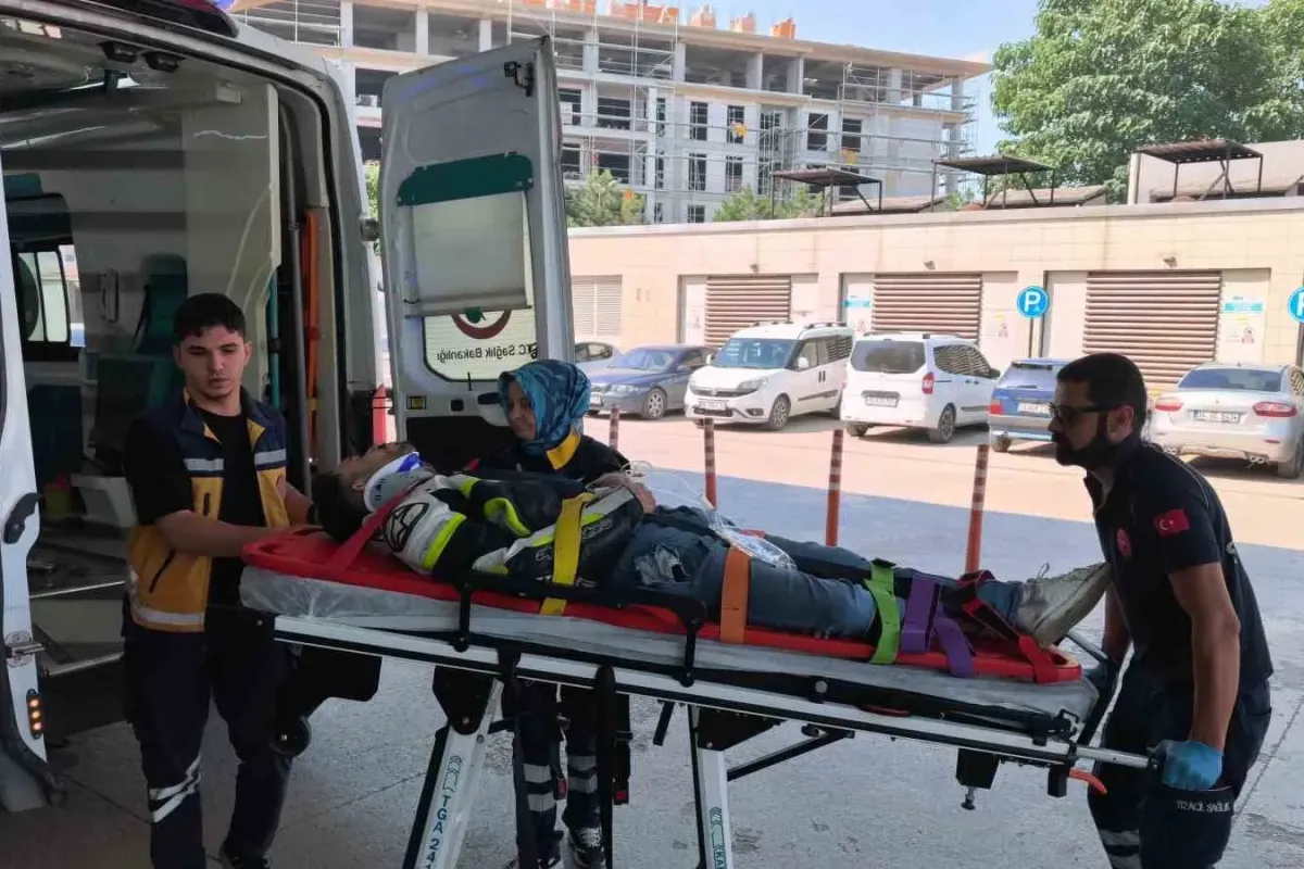 Tır ile motosiklet çarpıştı: 1 ağır yaralı