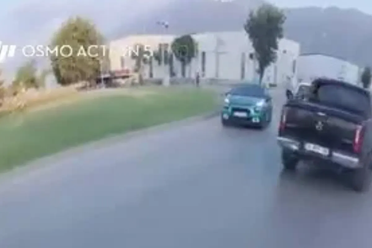 Trafikte pes dedirten görüntü!