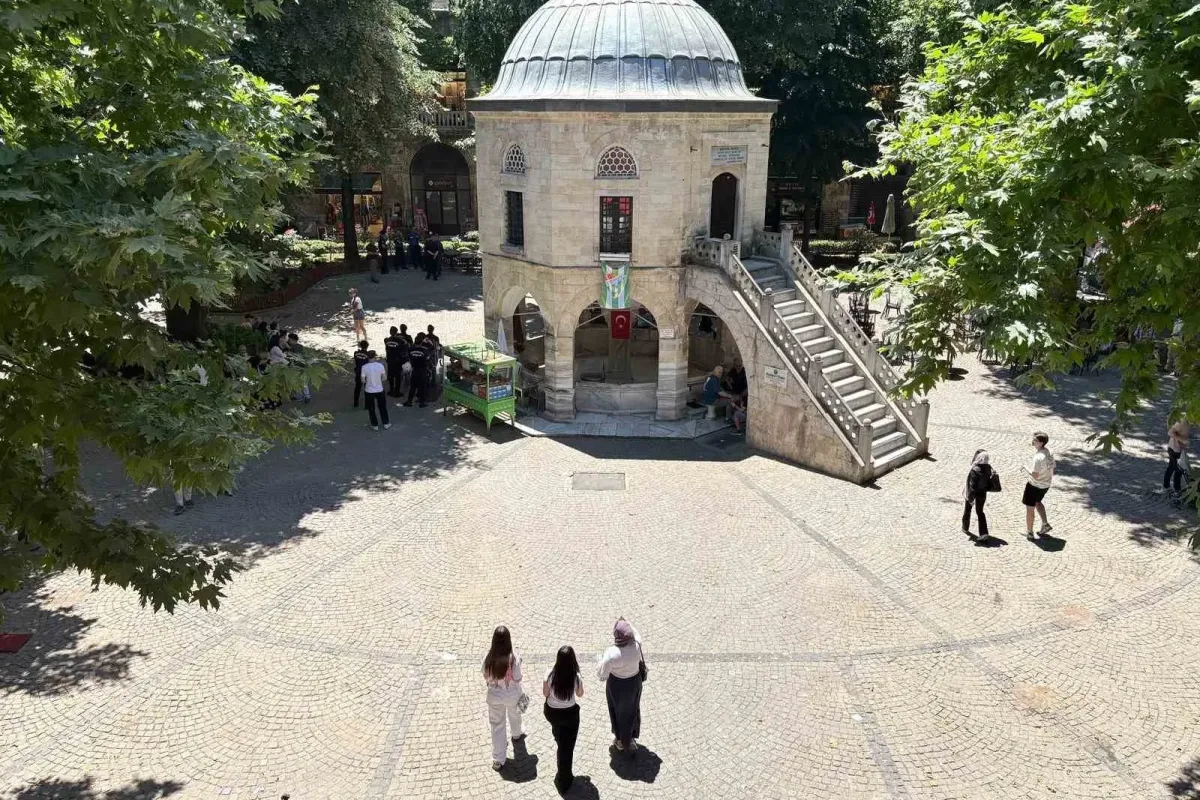 Kozahan’da masa ve sandalyeler yeniden toplatıldı