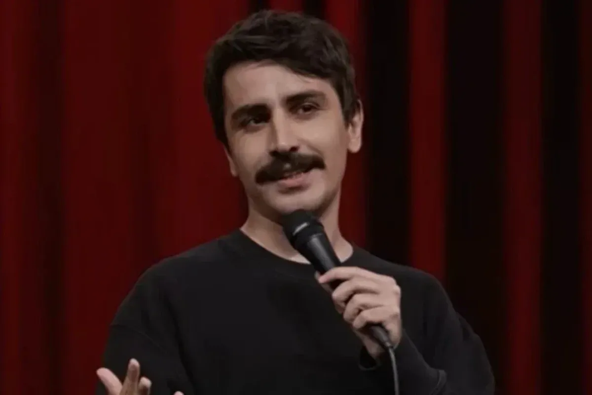 Deniz Göktaş Kimdir? Stand-Up Gösterisine Erişim Engeli Kararı Sonrası Gündem Oldu