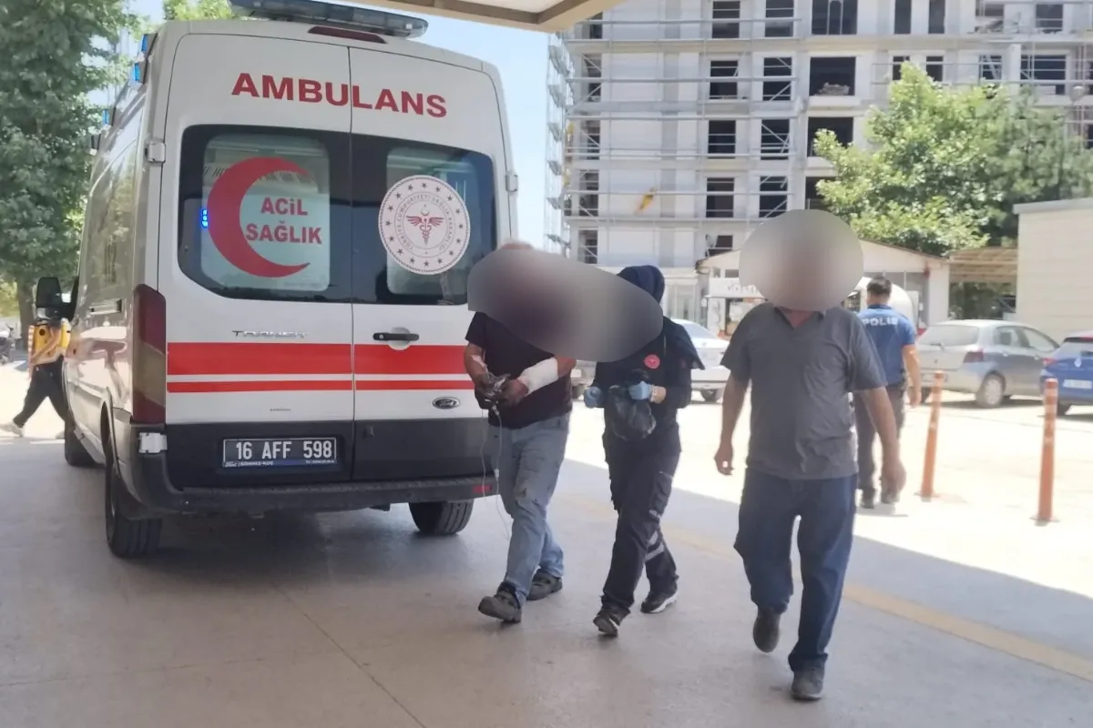 İnegöl'de elini makineye kaptıran işçi apar topar hastaneye kaldırıldı