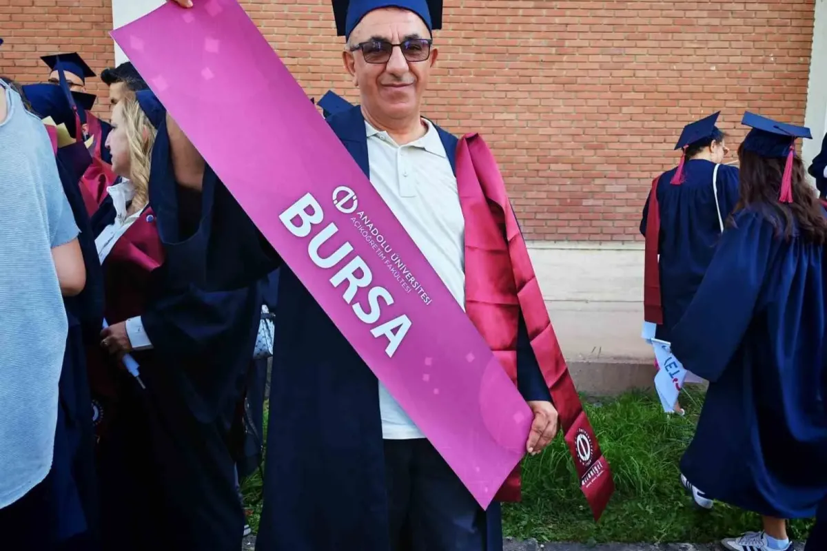 Bursa’nın aile hekimi Dr. Ahmet Kartal, 10’uncu diplomasını Eskişehir’de aldı