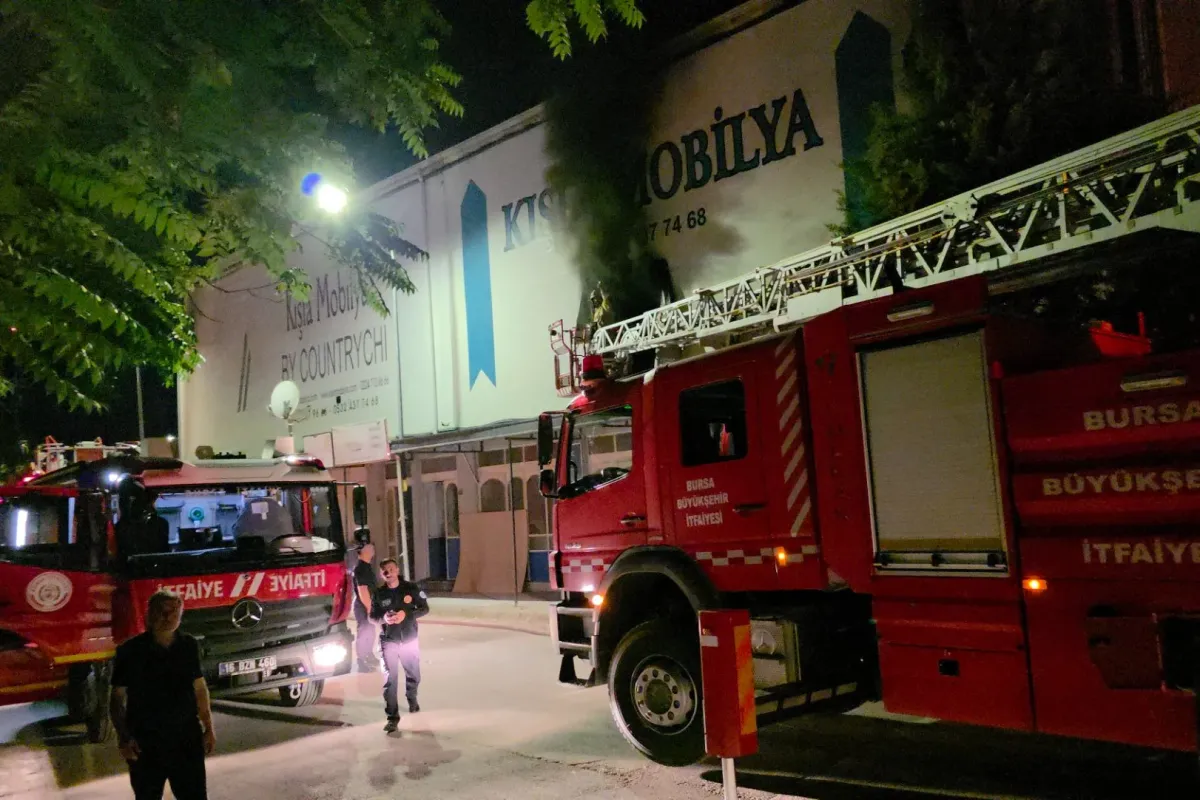 Mobilya imalathanesinde korkutan yangın