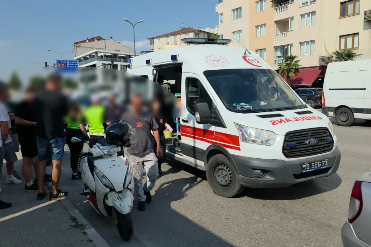 İnegöl'de 2 otomobilin arasında kaldı!