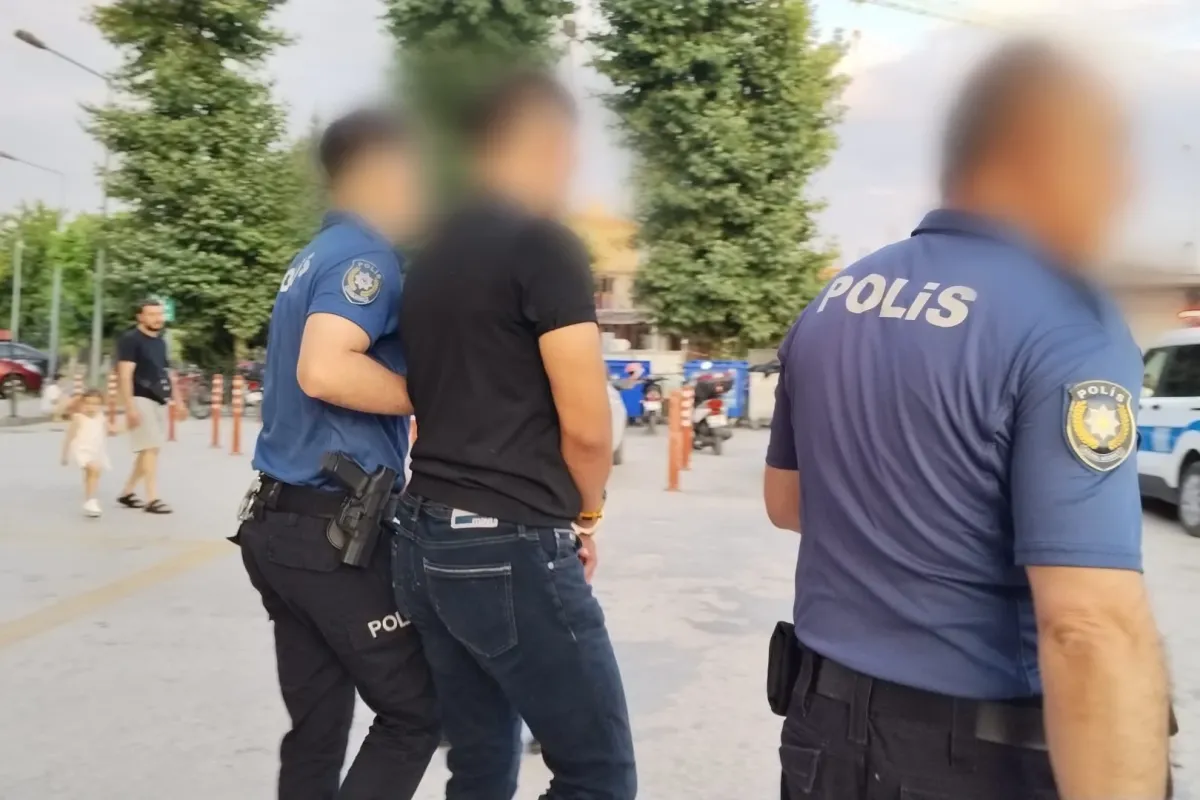 İnegöl'de Şüpheli Hareketler Ele Verdi! Üzerinden Uyuşturucu Çıktı